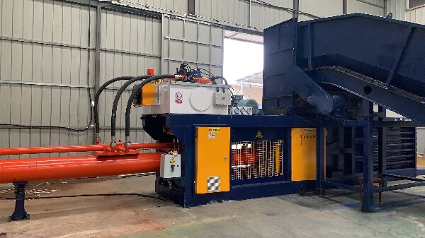 NKW125Q semi-automatic baler bale chamber