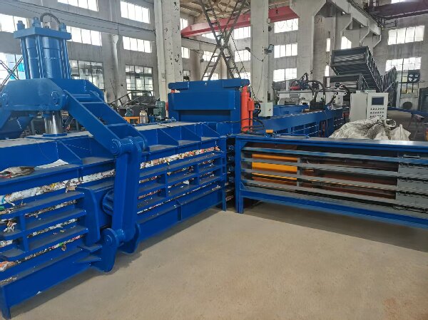 NKW100QT baler side angle