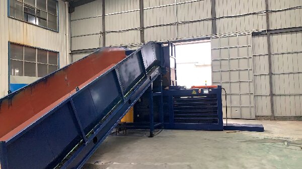NKW125Q semi-automatic baler side