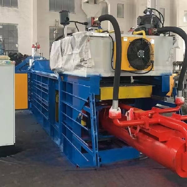 NKW100QT baling chamber close up