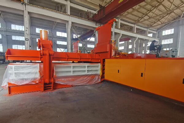 Fully Automatic Horizontal Baler NKW180QT side view