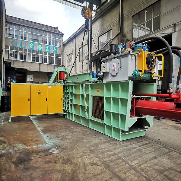 NKW125Q baler in operation