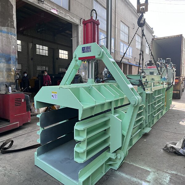 160T fully automatic horizontal baler in operation