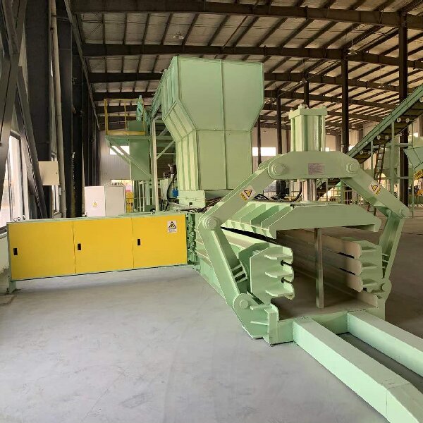 NKW200Q semi-automatic baler compact view