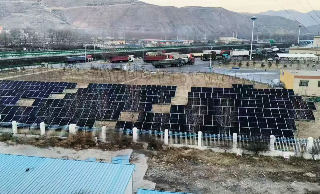 Solar panel array used in a solar energy storage system for off-grid power generation