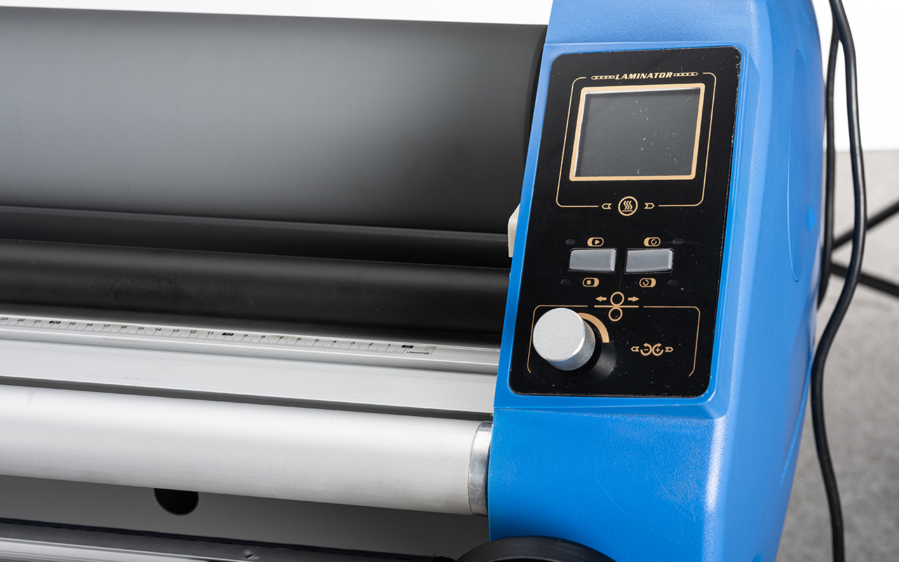 LCD panel on laminator MF1700-M1