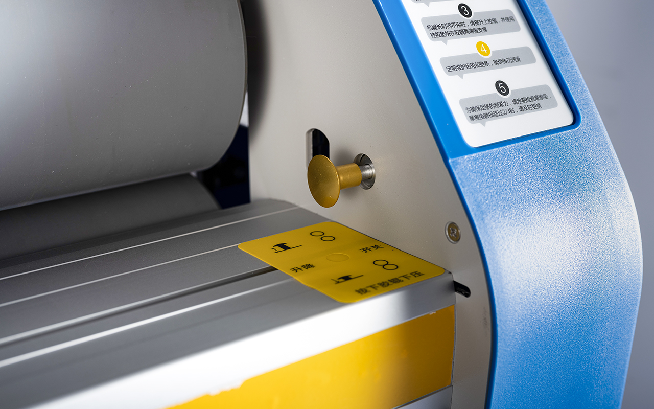 Air knob for pneumatic adjustment