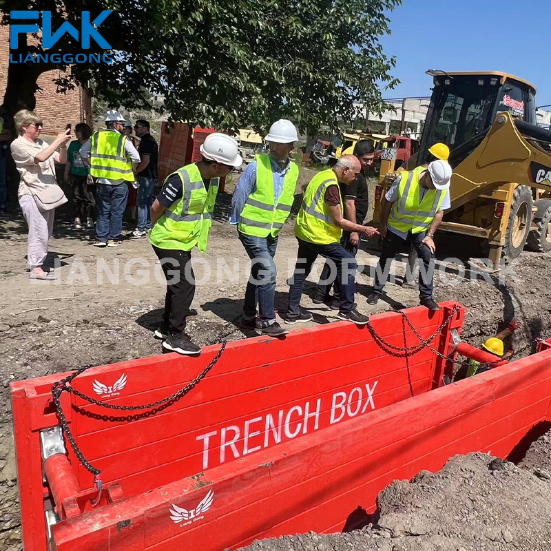 Aluminum trench box lightweight panels