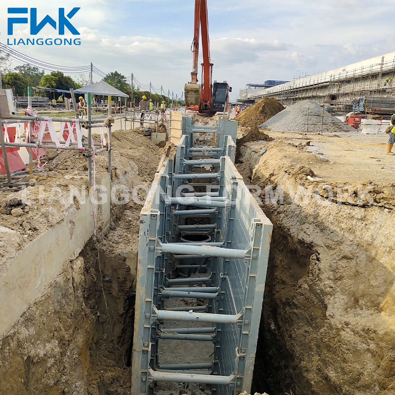 Adjustable width trench box on site