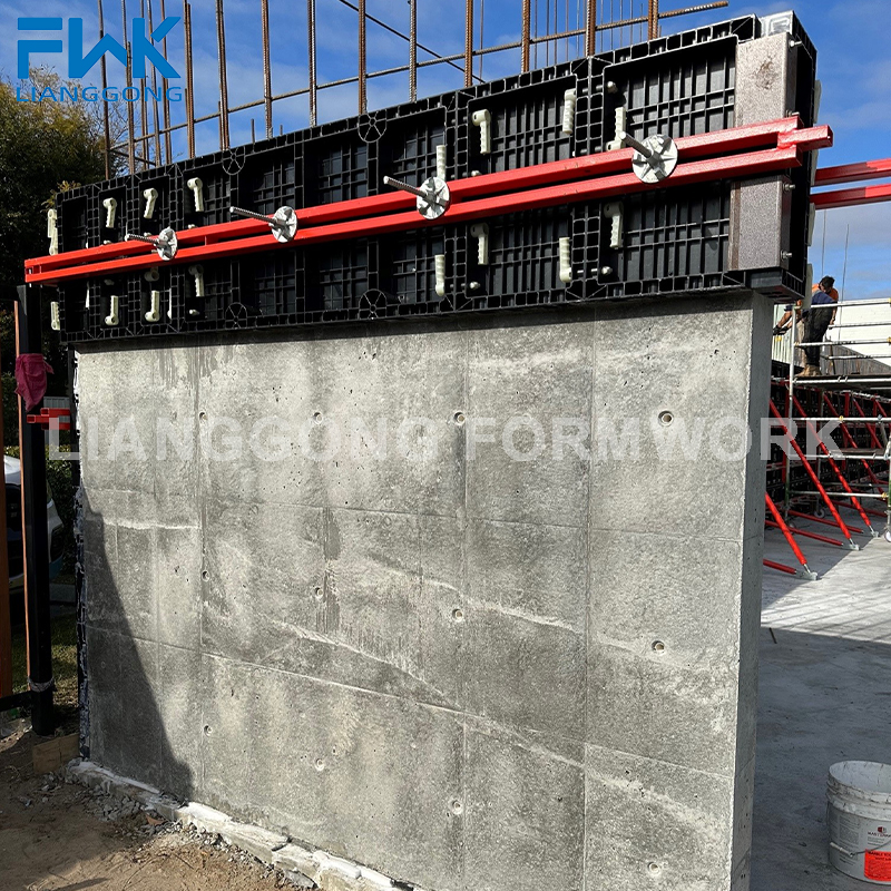 Plastic formwork panel FWK-PF 75 texture detail