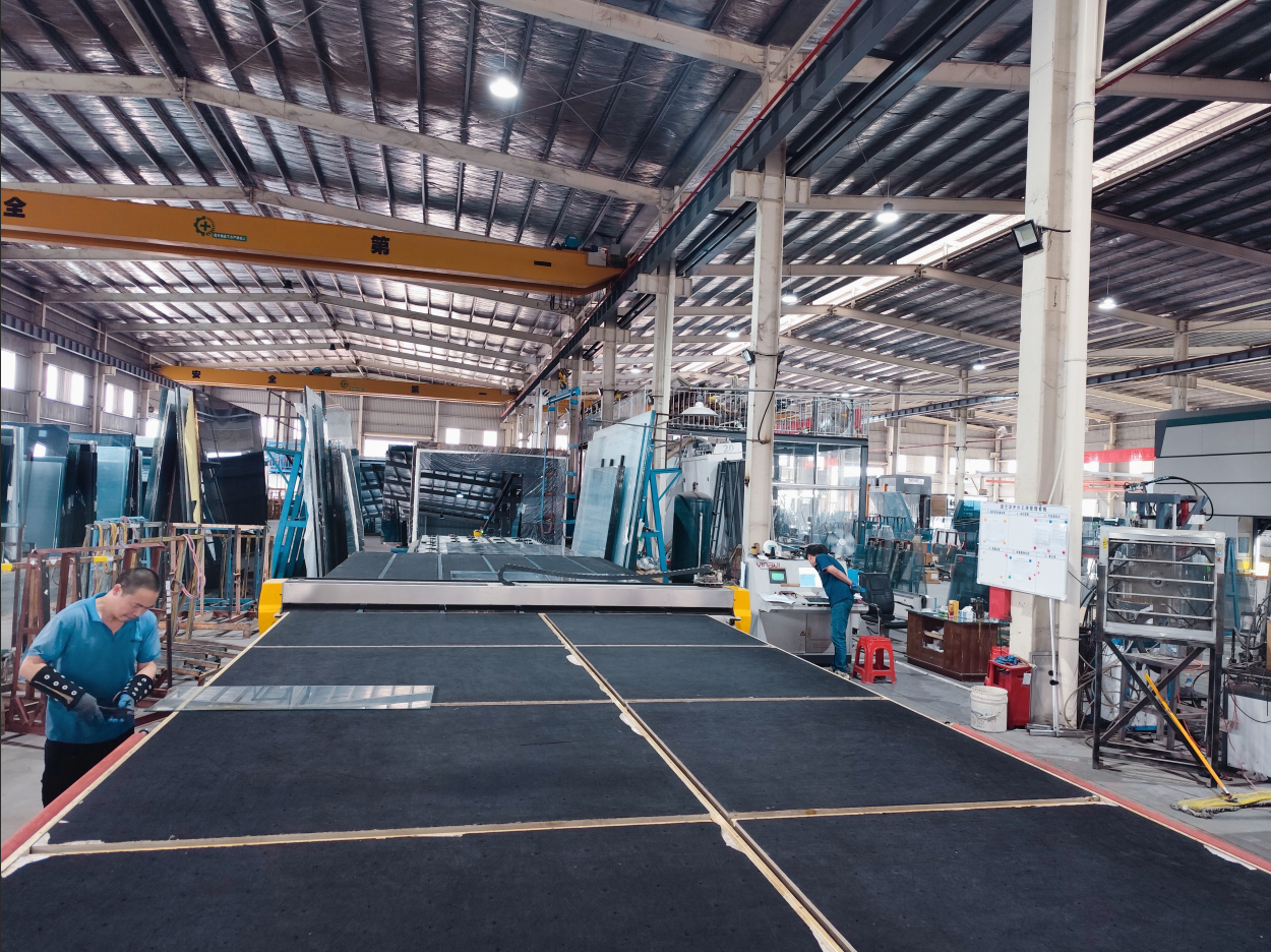 Cutting line for glass processing