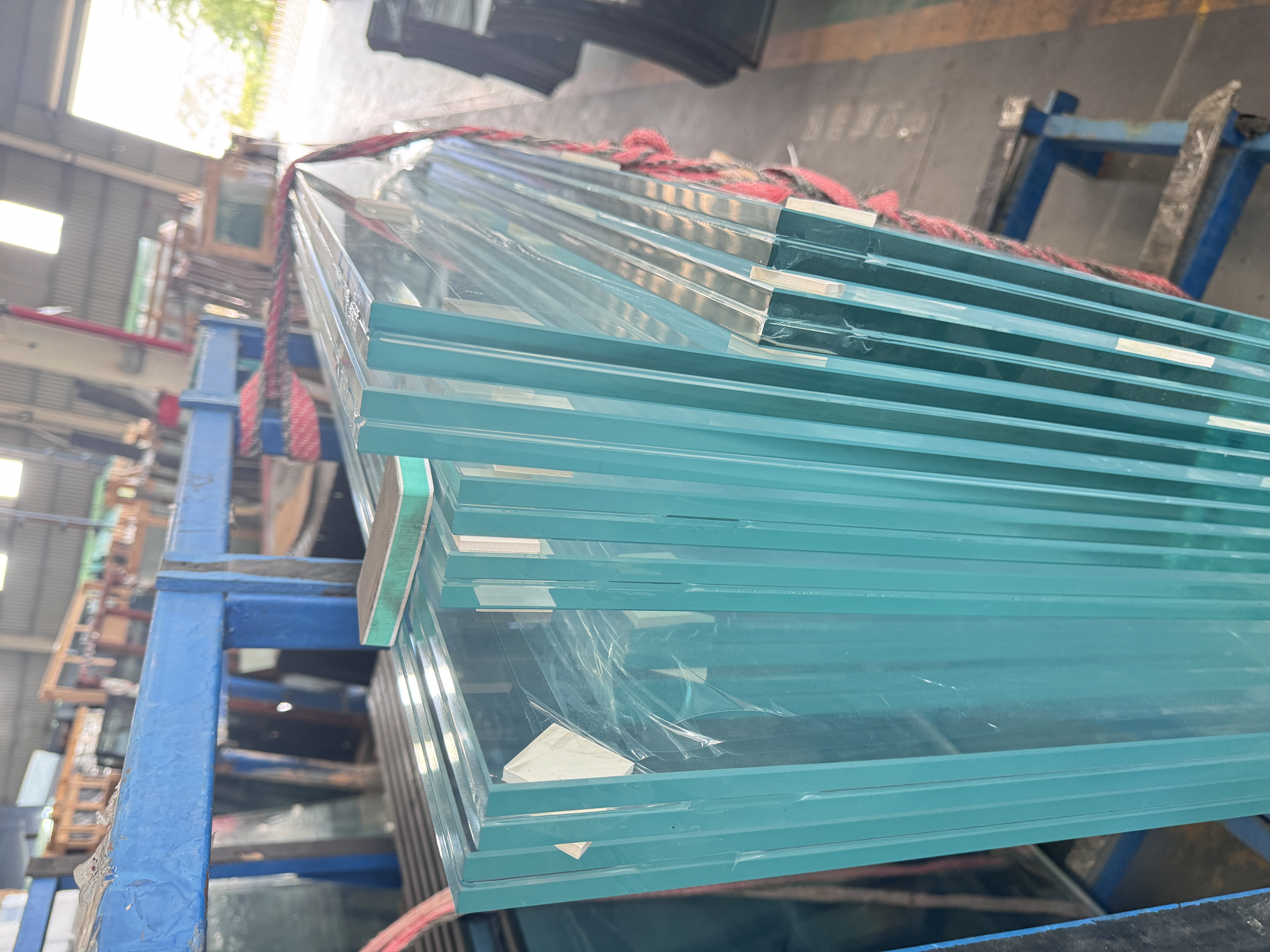Curved glass in building facade