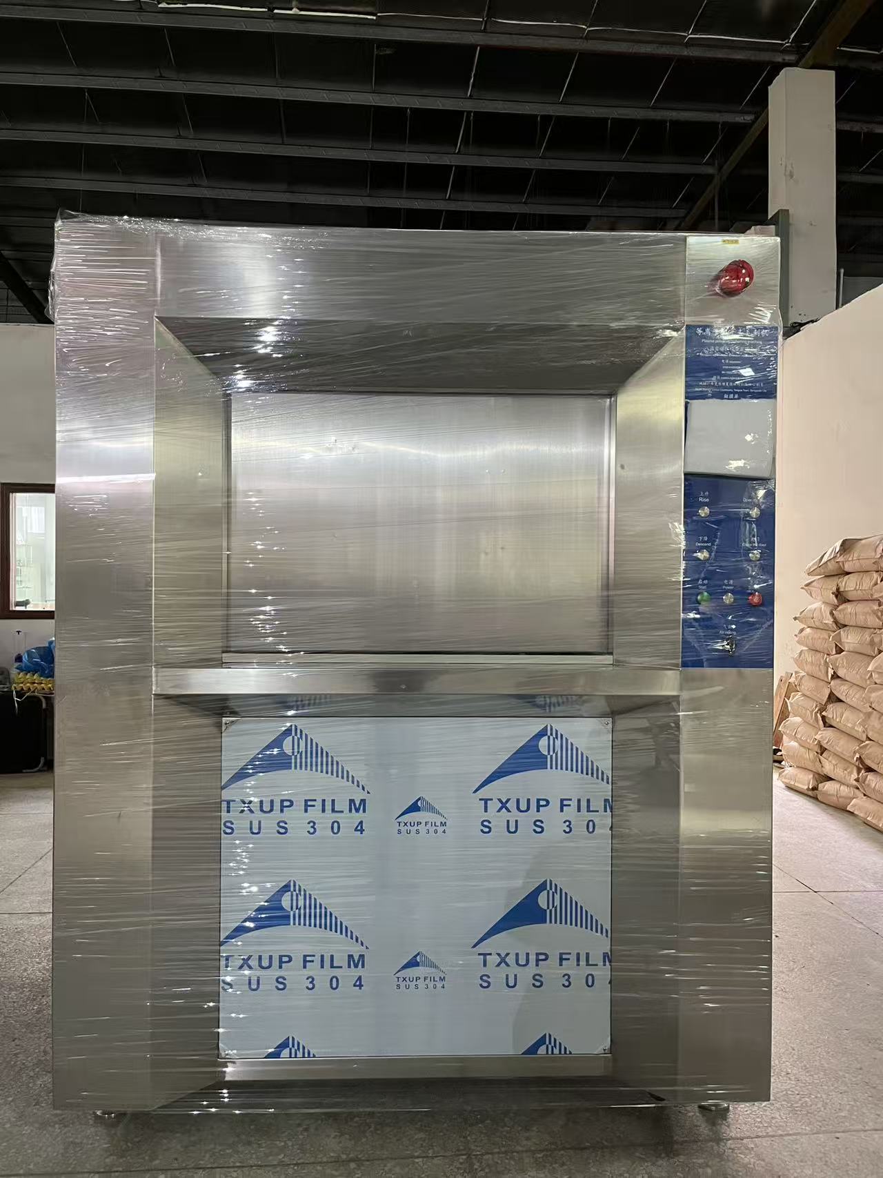 Regular dusting maintenance on a plasma polishing machine
