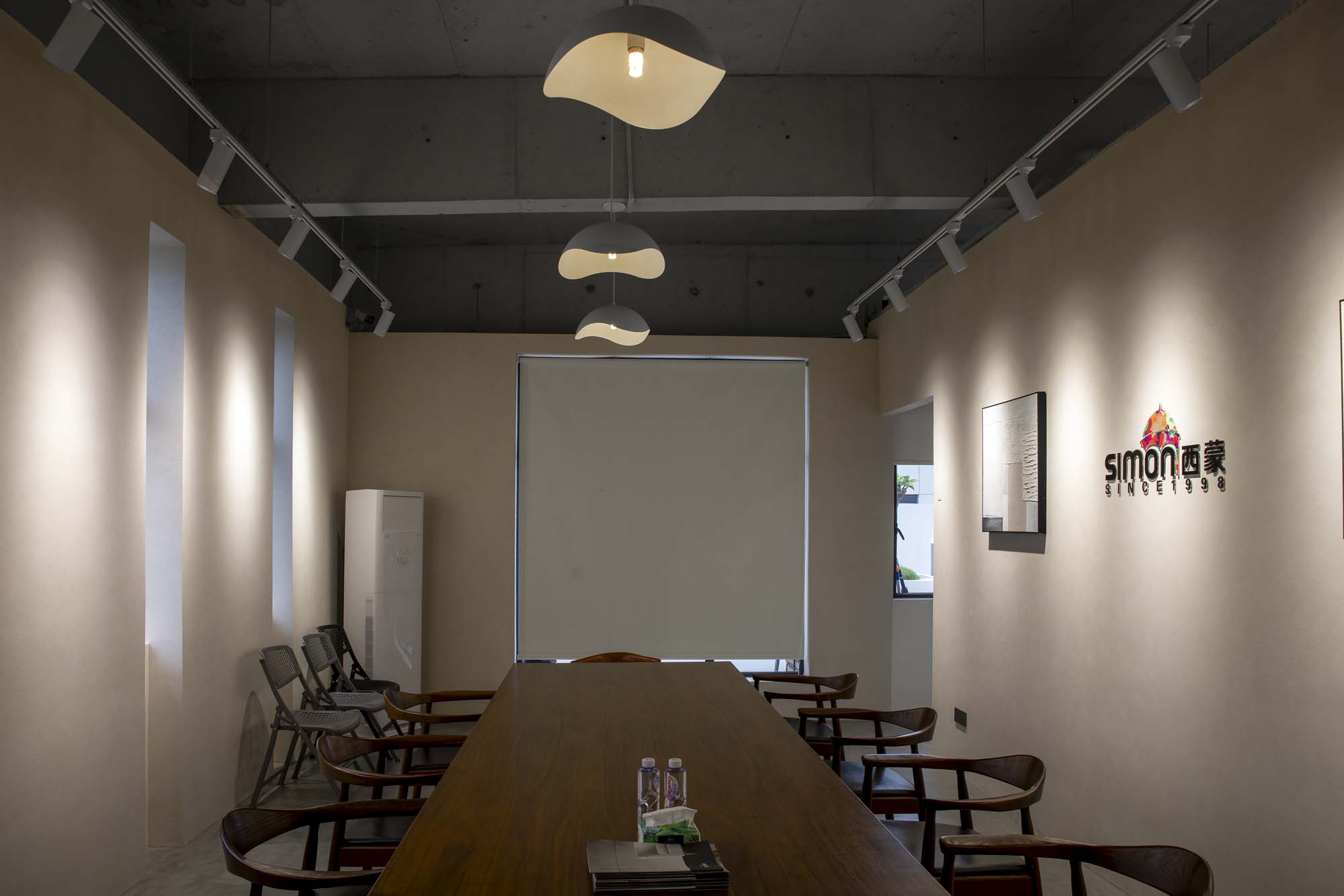 Microcement application in a commercial setting