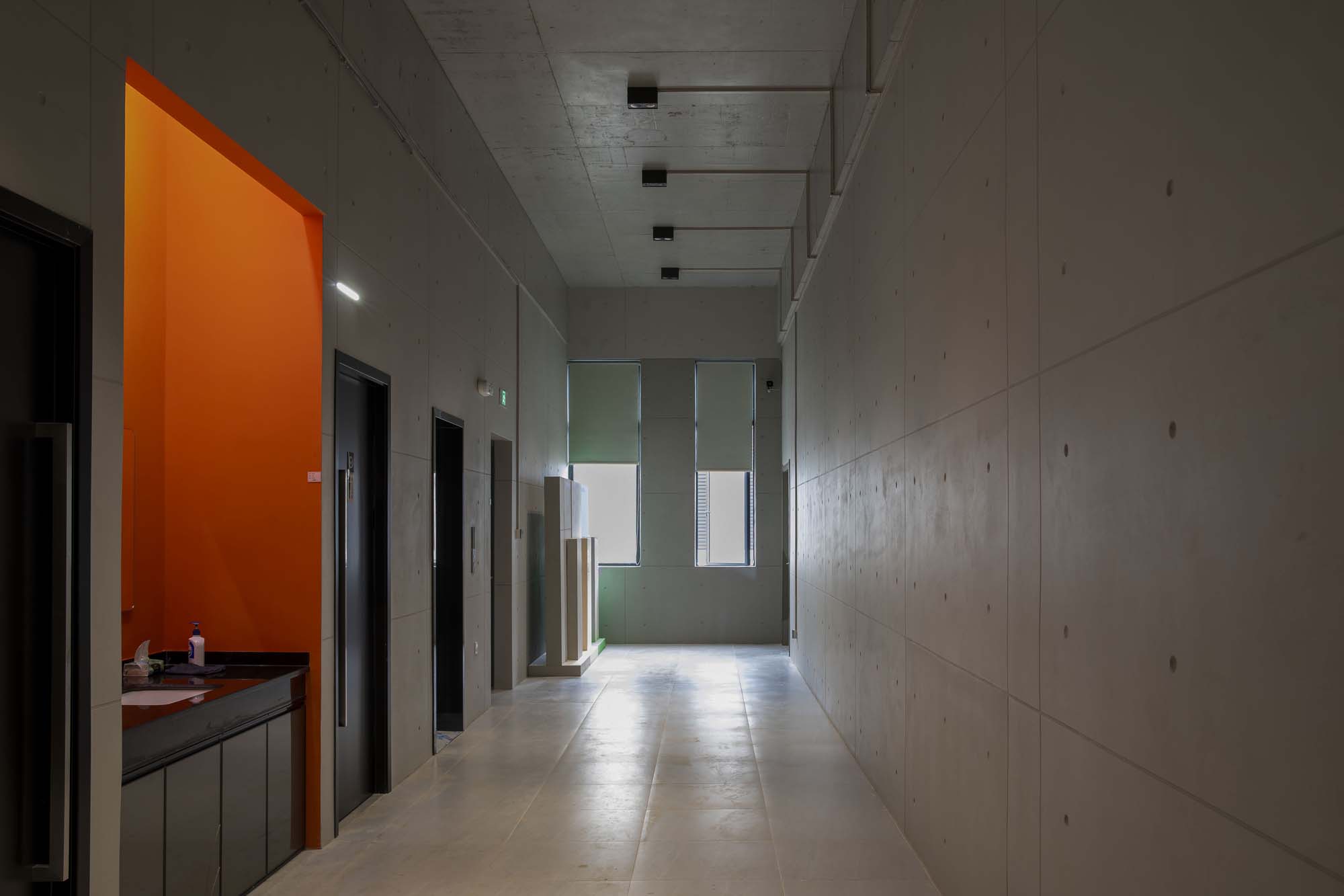 Simon Microcement product packaging and samples