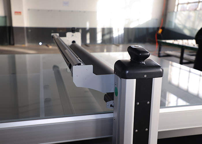 130mm heated silicone roller on a MEFU flatbed laminator