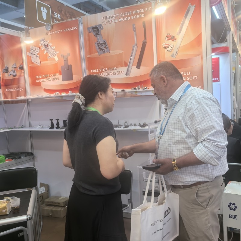 Hands-on innovation: International buyers exploring the unique features and superior craftsmanship of our new soft close hinge series, which set a new benchmark for FGVSLIDE excellence this year.