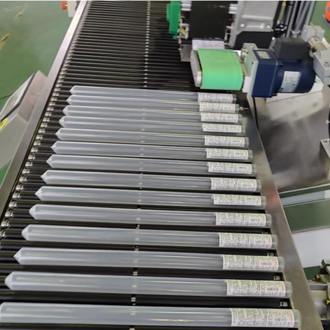 Tube labeling machine labeller