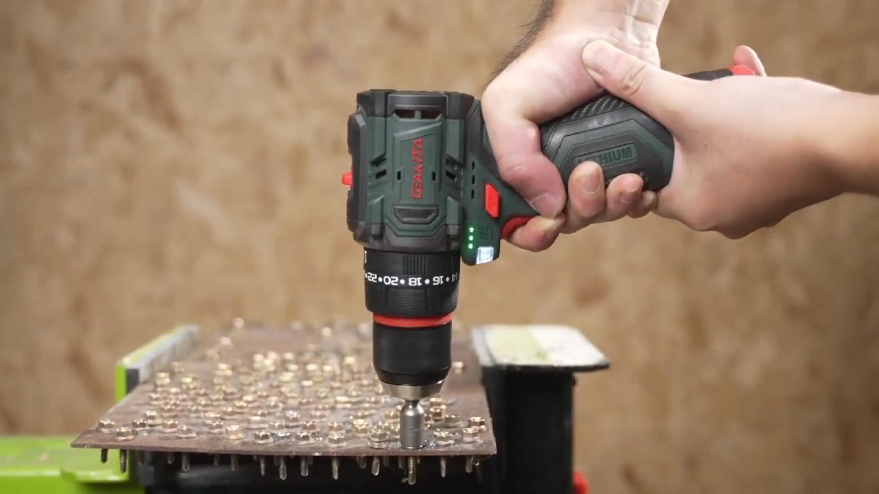 Geakita PT12 Cordless Drill - Ergonomic Design