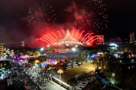 Zhongnan Fireworks Group Successfully Executes Lantern Festival Pyrotechnic Show in Yong'an, Fujian Province