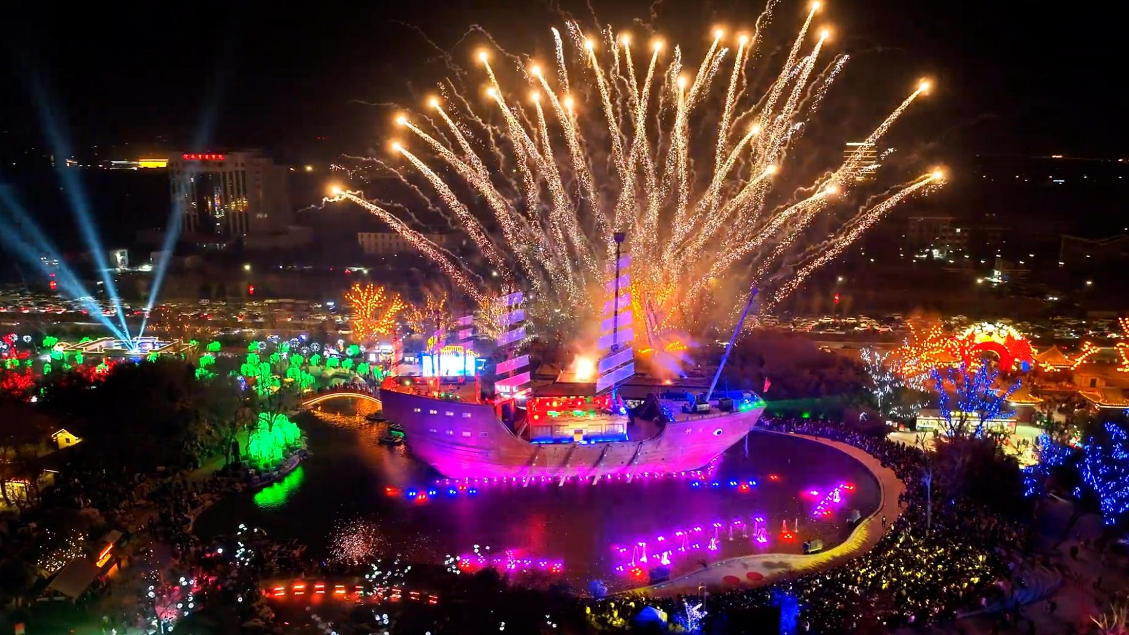 ZhongNan-Wansui Mountain Fireworks Gala, Kaifeng