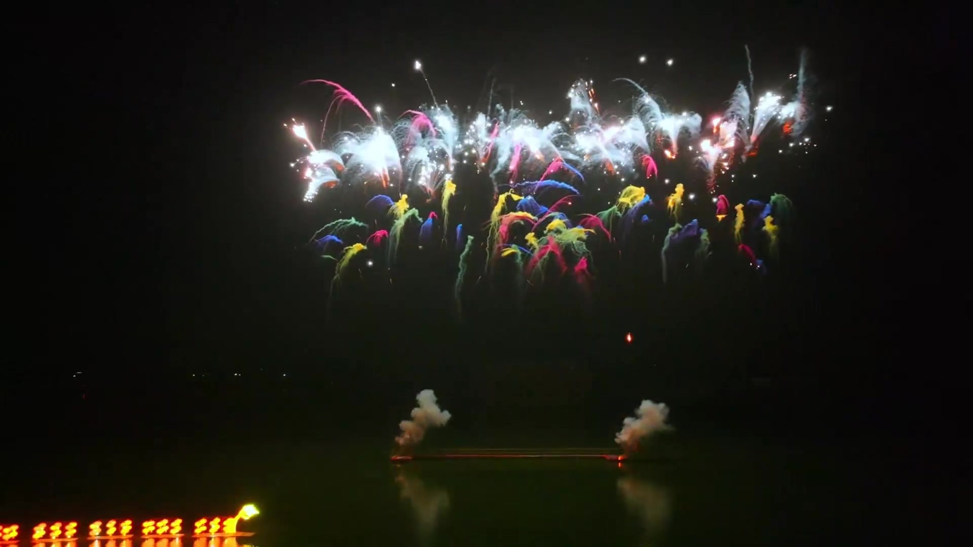ZhongNan-Bali River Scenic Resort - Grand Fireworks Extravaganza