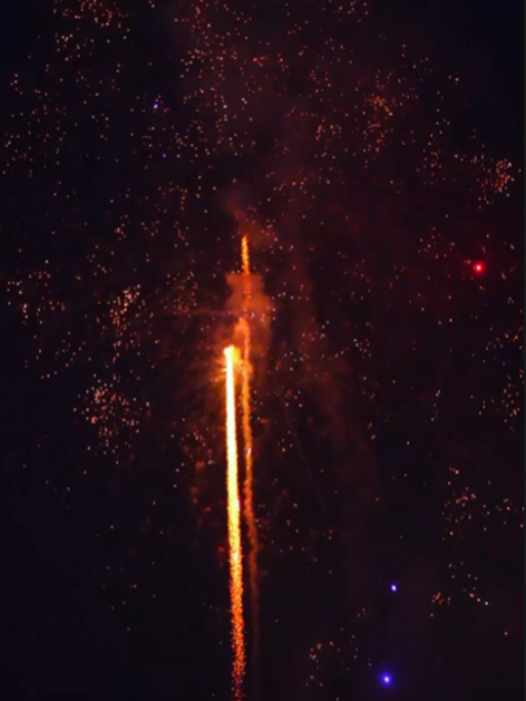 100 shots / Shot Perennial Crimson Series Display Fireworks