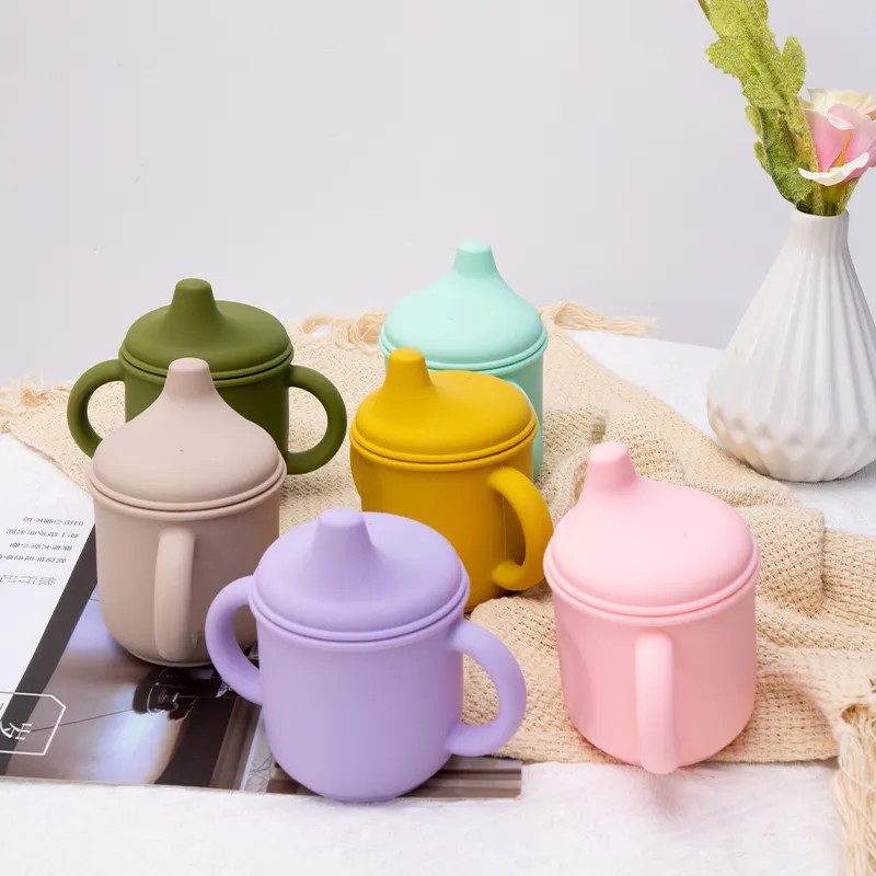 Silicone sippy cup with lid and handle