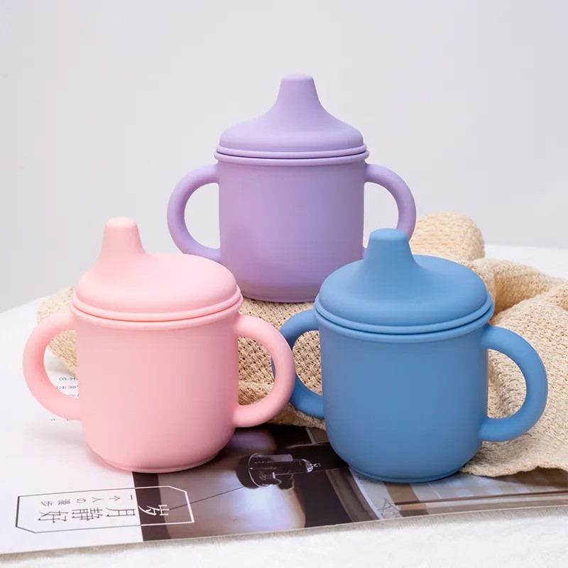 Silicone sippy cup with lid and handle