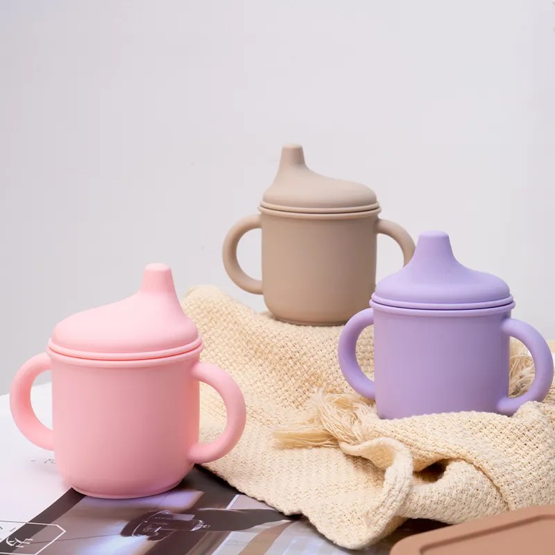 Silicone sippy cup with lid and handle