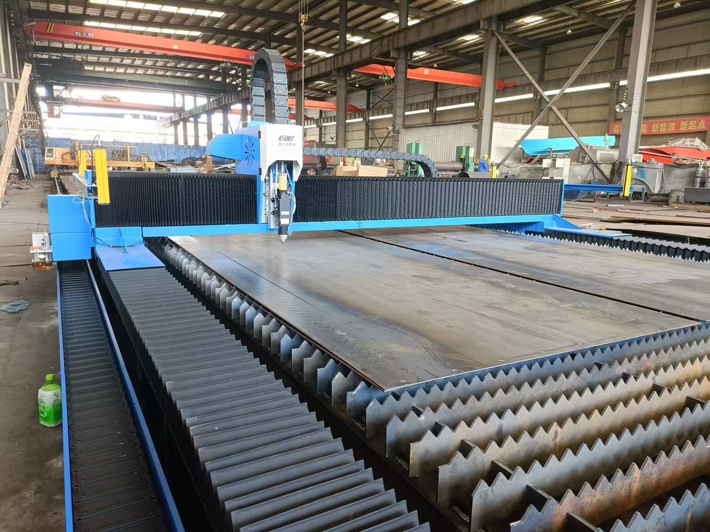 Reliable & efficient industrial fiber laser cutter for metal