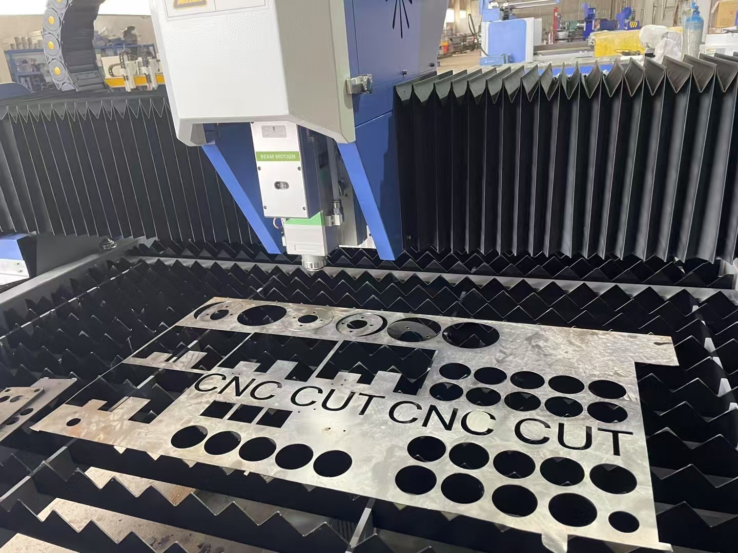 Reliable & efficient industrial fiber laser cutter for metal