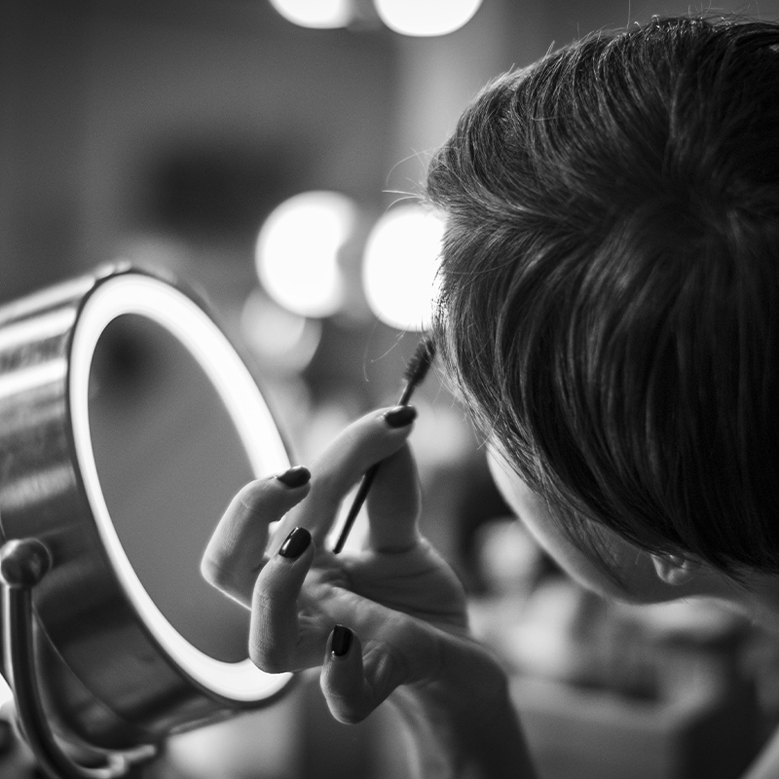 Professional-Grade Lighting: Your Smart Daylight Makeup Mirror for Flawless Looks 24/7