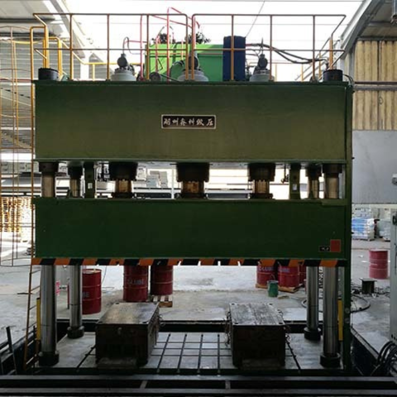 Y32-700 Four-Column Hydraulic Press