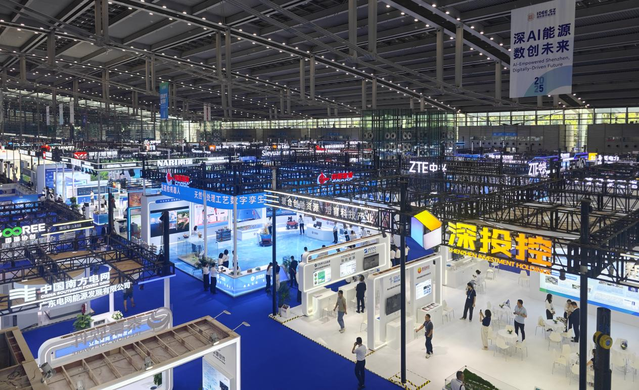 Lux Nova Debuts at 2025 International Digital Energy Expo: PV-Storage-Charging Microgrid Products Attract Significant Attention