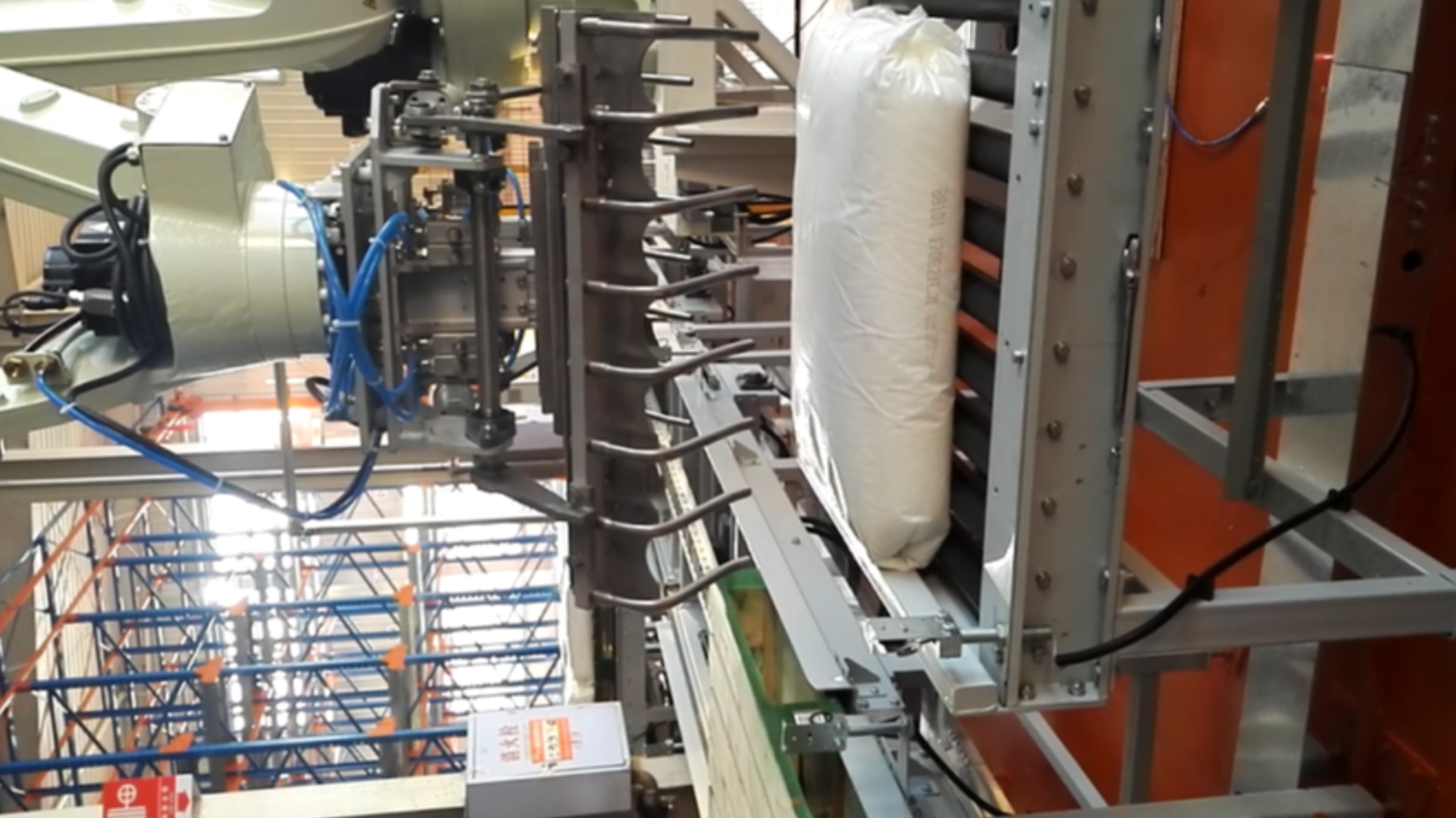 Project 006 &ndash; 4 Stacker Cranes, 4 Pallet Shuttles, 3 AMRs	