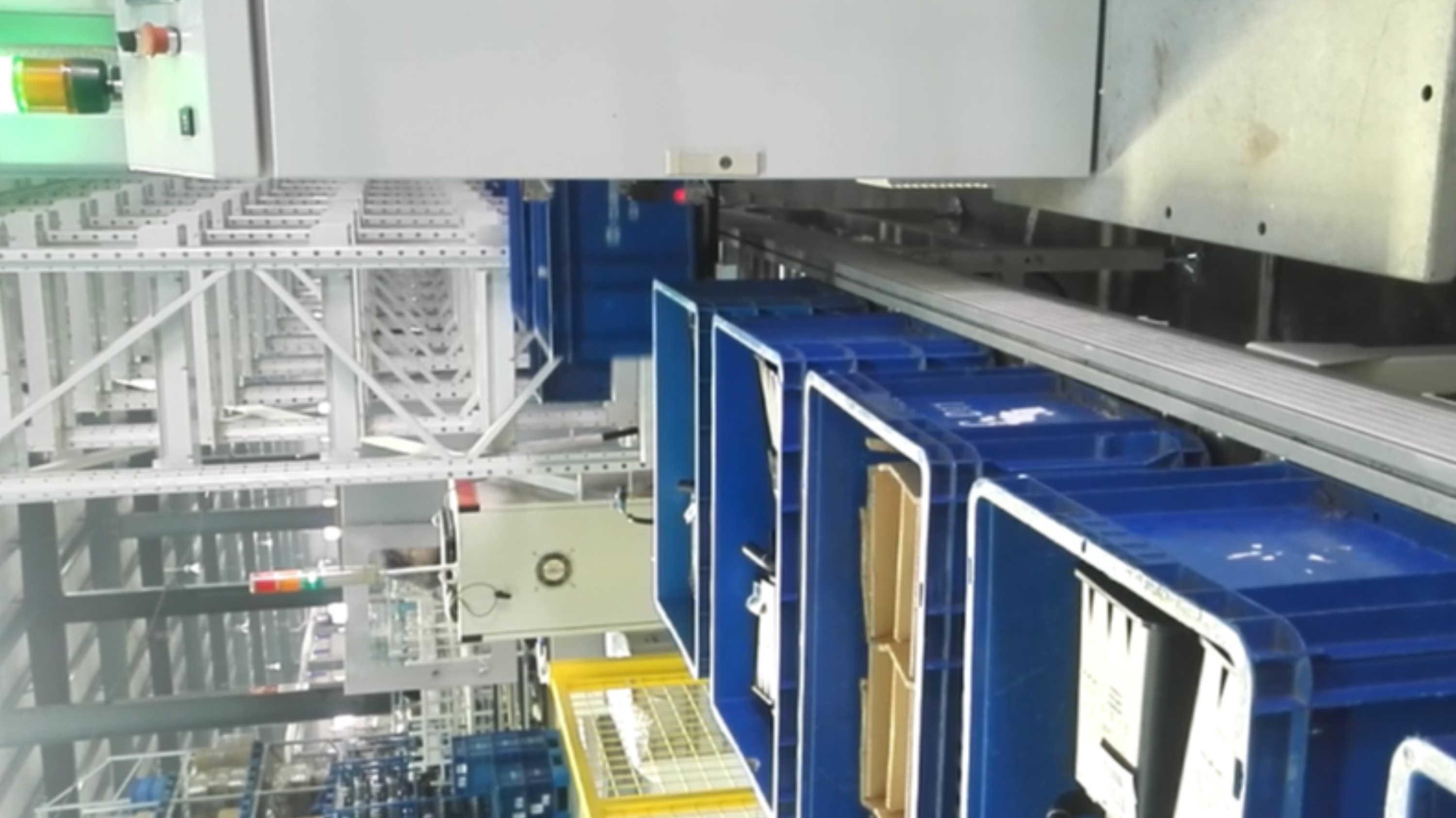 Project 007 &ndash; Automated Warehouse: 1 Stacker Crane, 2 Conveyors