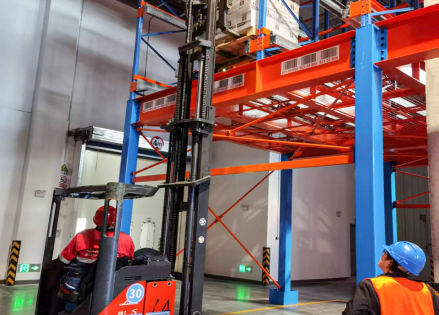 What Is a 4-Way Pallet Shuttle?