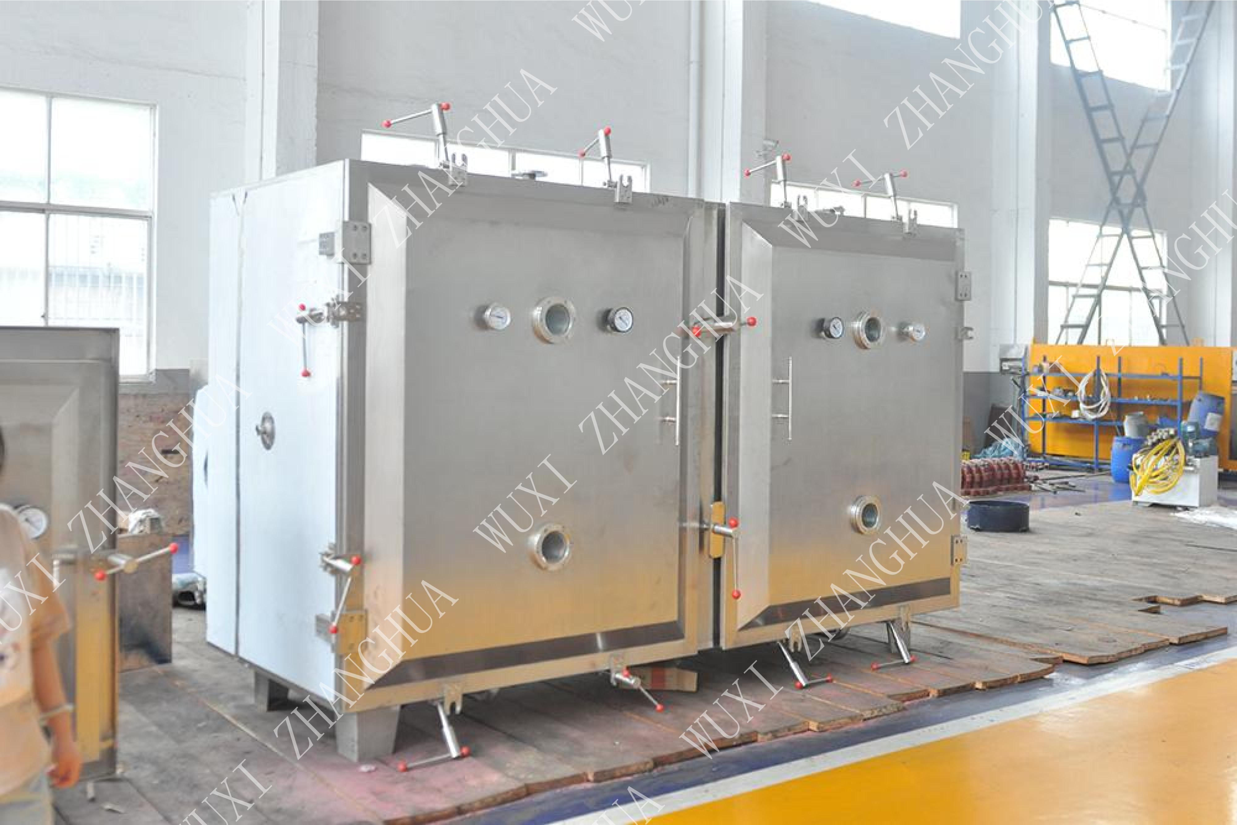 Compact vacuum drying oven for single-batch processing