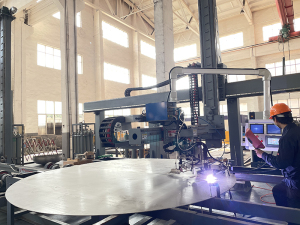 Precision processing station for high-precision pharmaceutical & chemical equipment
