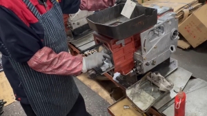 Cylinder head cover oil leak inspection
