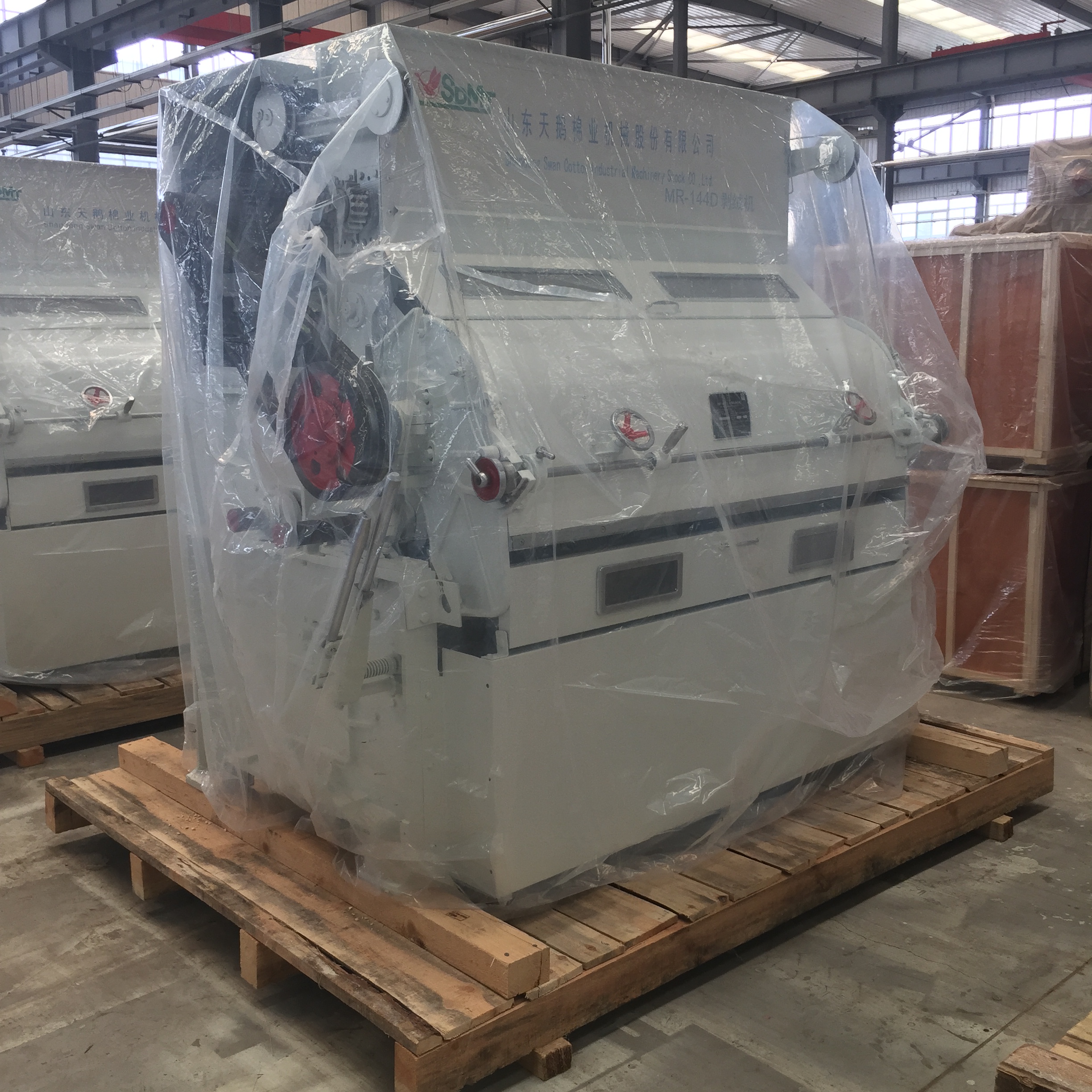 Cotton seed delinting machine removing residual linters from cottonseed after ginning