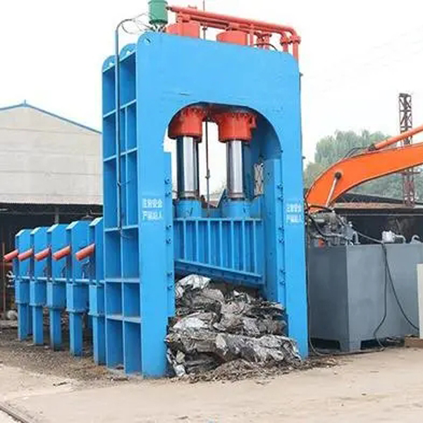 NKBALER Vertical Heavy Waste Hydraulic Shear in operation