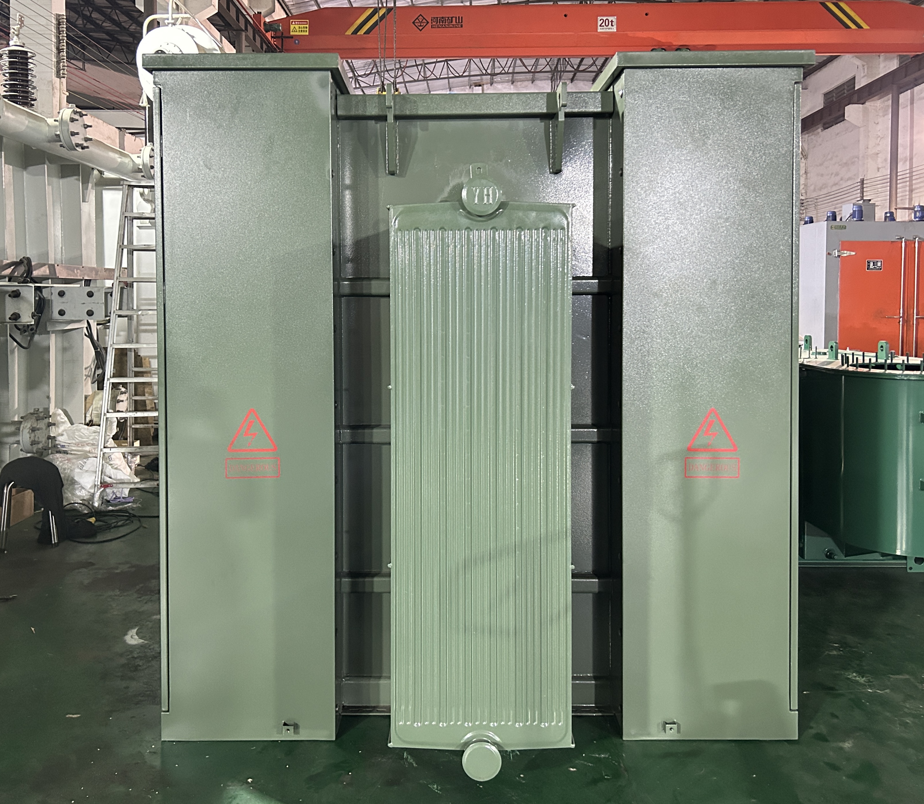 2.05 MVA FR3 liquid-filled multi-winding solar step-up pad-mounted transformer with three 380 V inputs feeding 34.5 kV for multi-inverter PV plants
