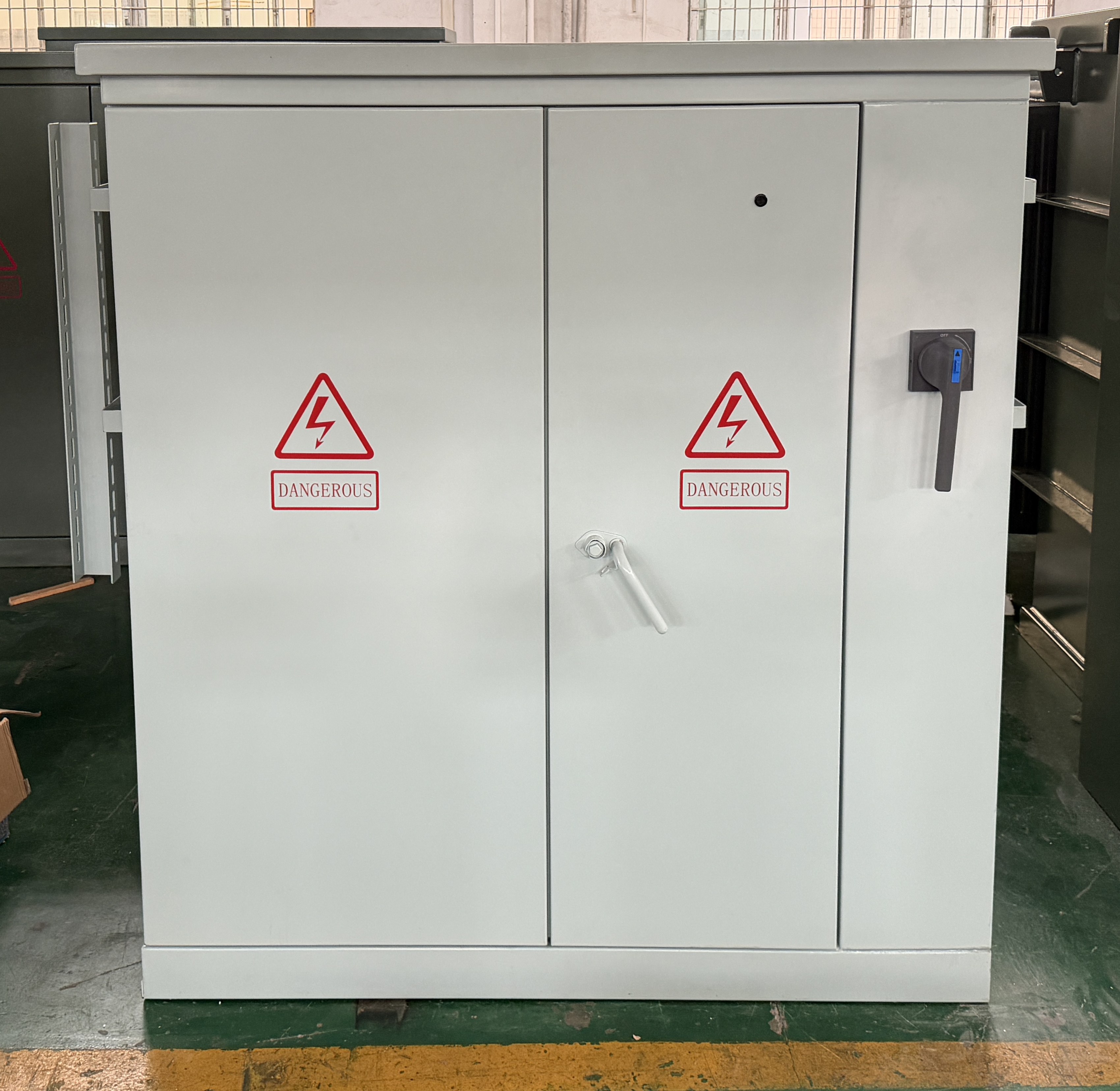 300 kVA 13.2 kV to 480Y/277 V stainless steel pad-mounted transformer for institutional building service