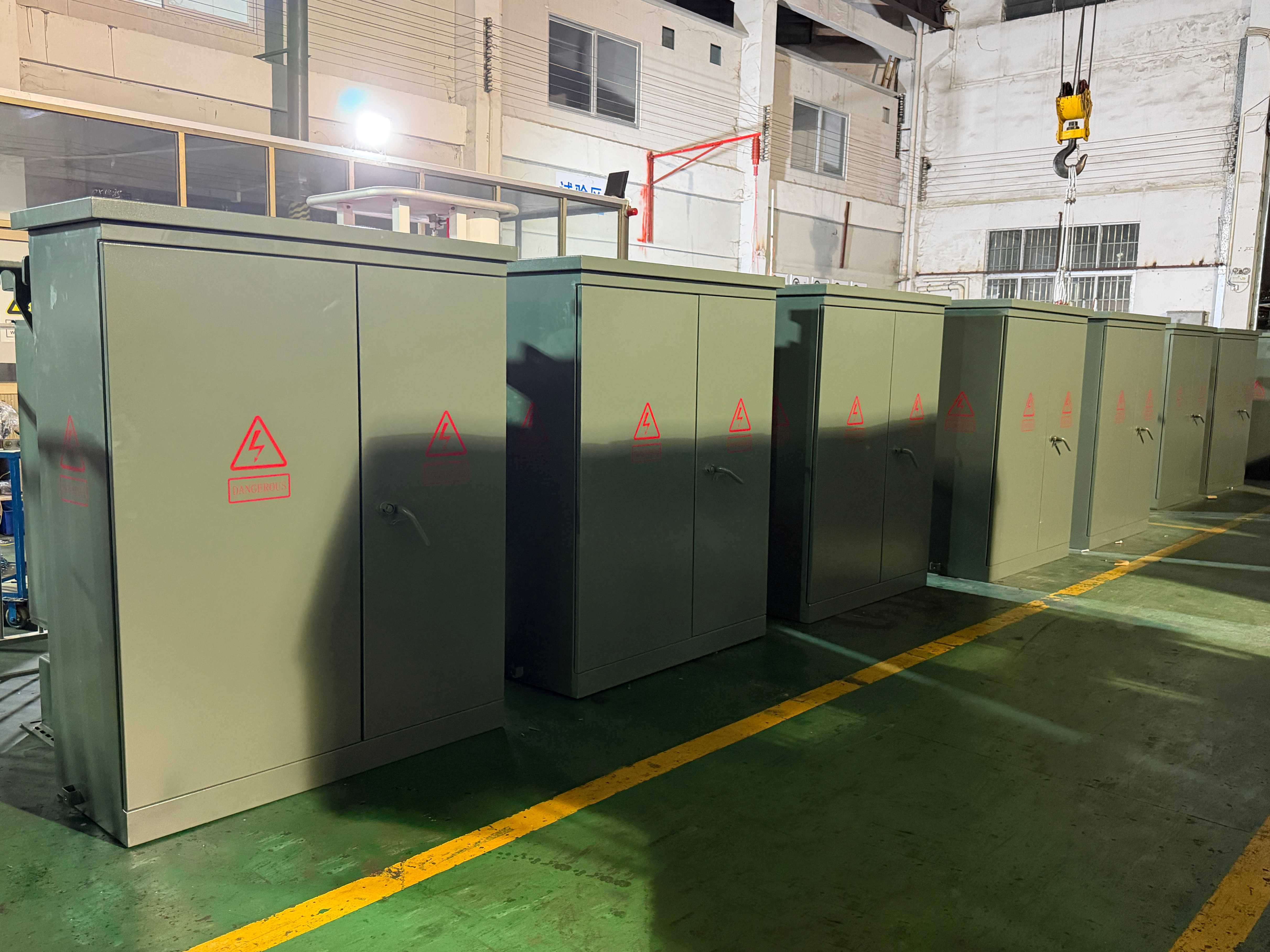 300 kVA 12.47 kV to 480Y/277 V pad-mounted transformer for small-load outdoor auxiliary power distribution