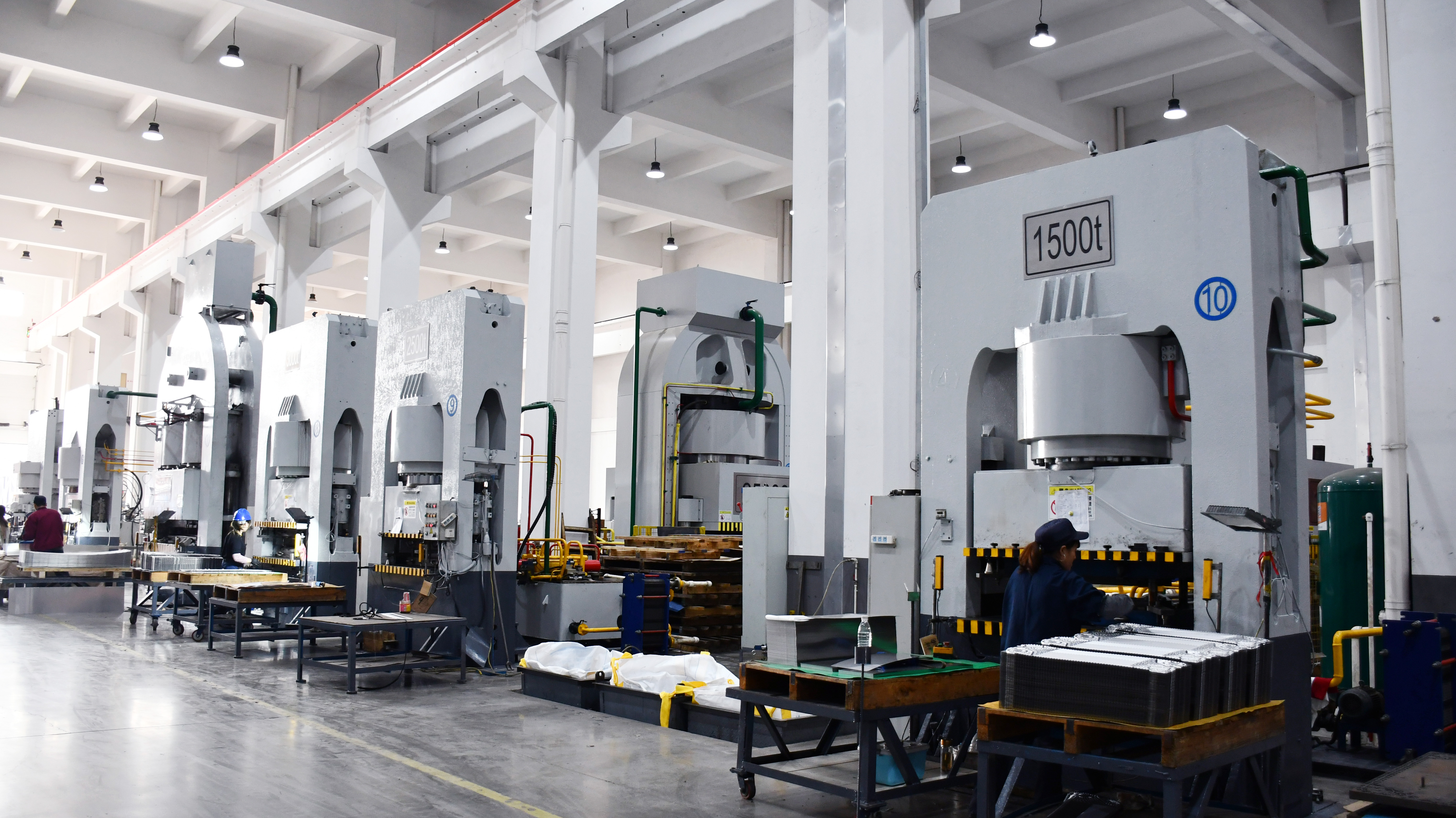 YIIING MACEINFRY production and inspection facility