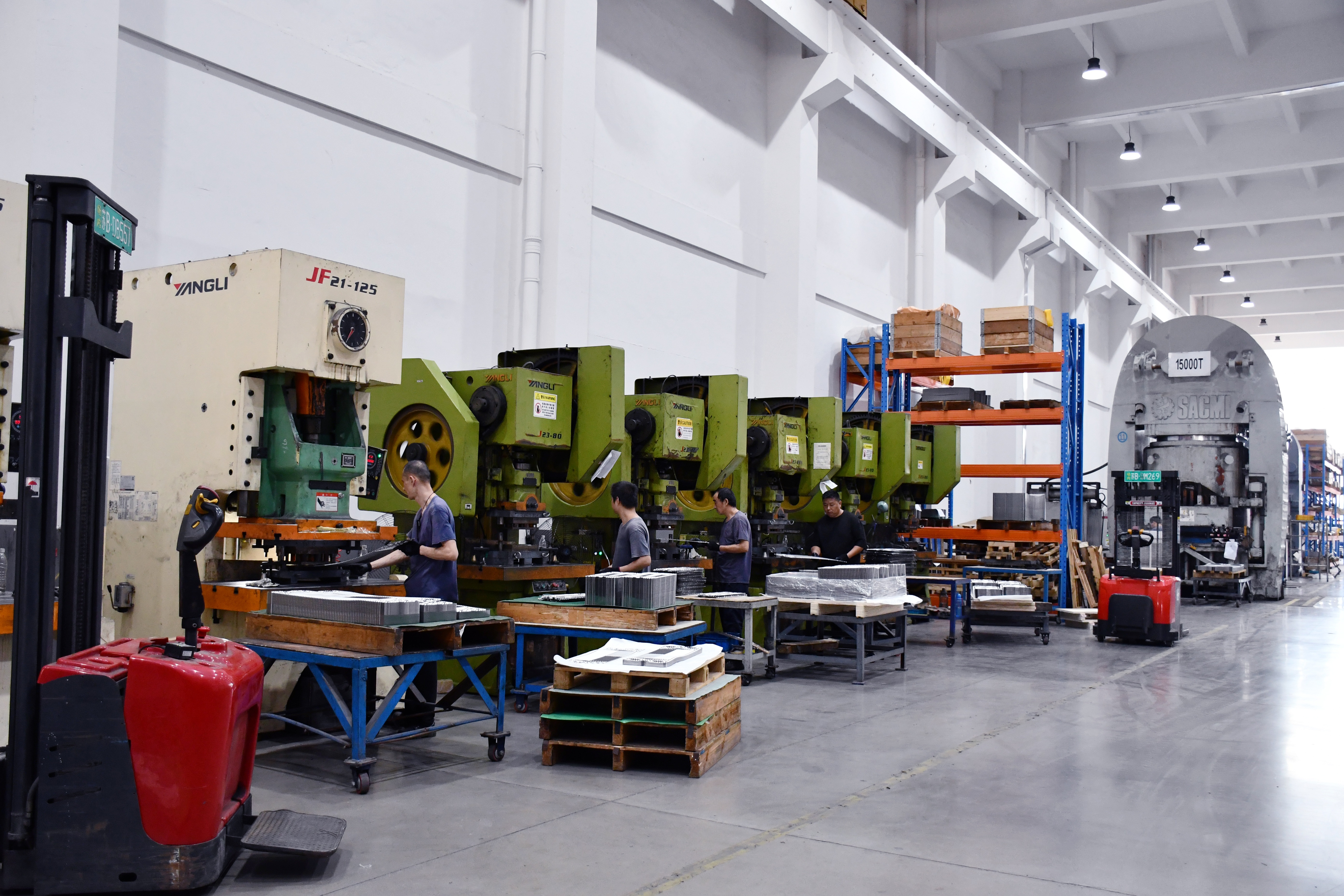 Quality inspection of heat exchanger plates