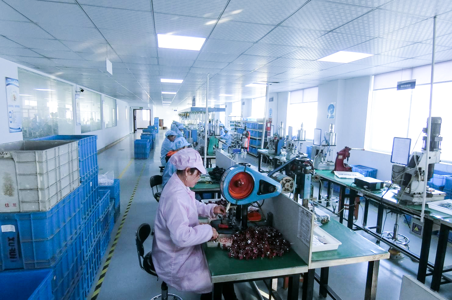 XURUI Electronics automated production workshop