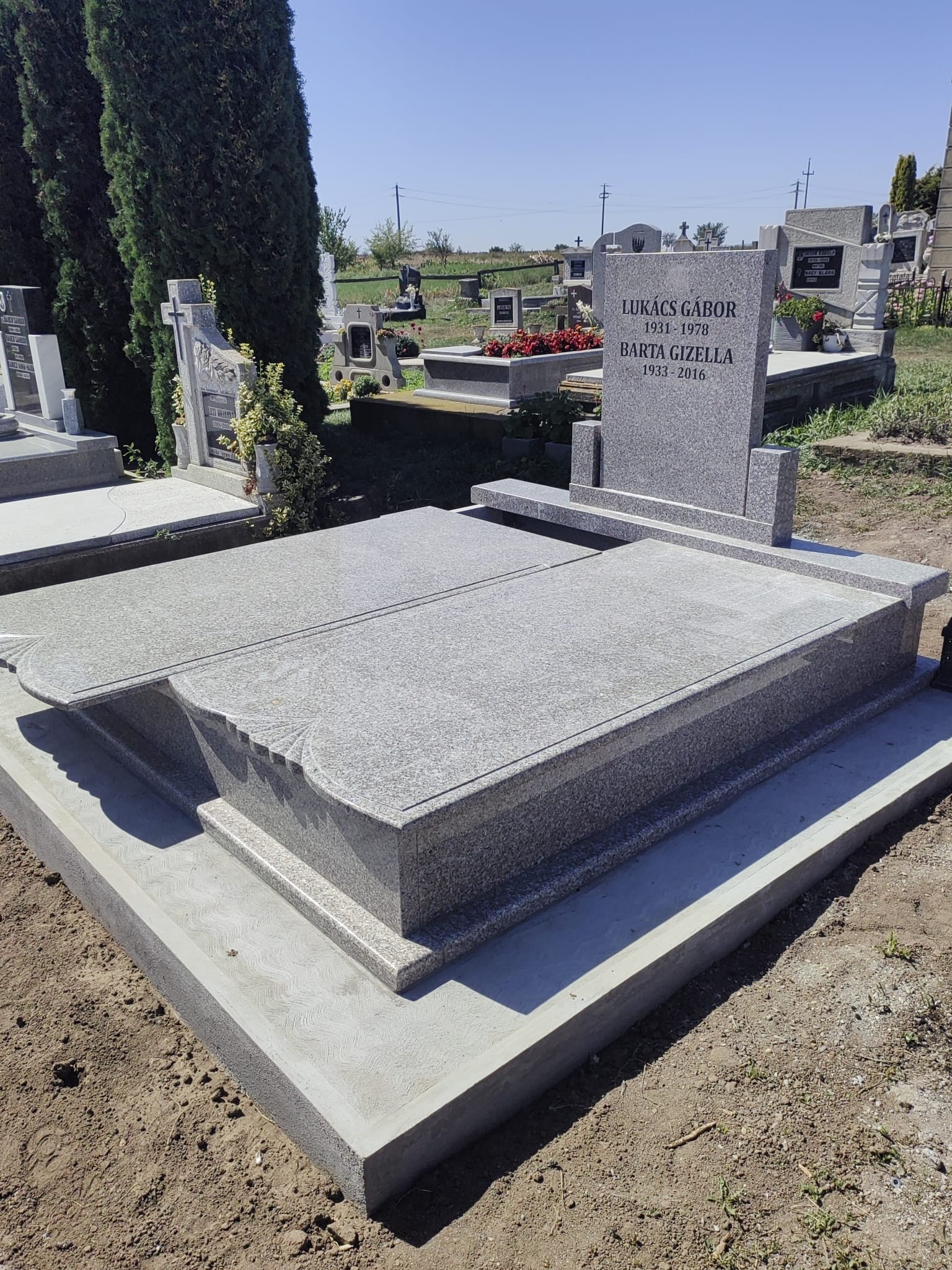 G664 tombstone in a cemetery